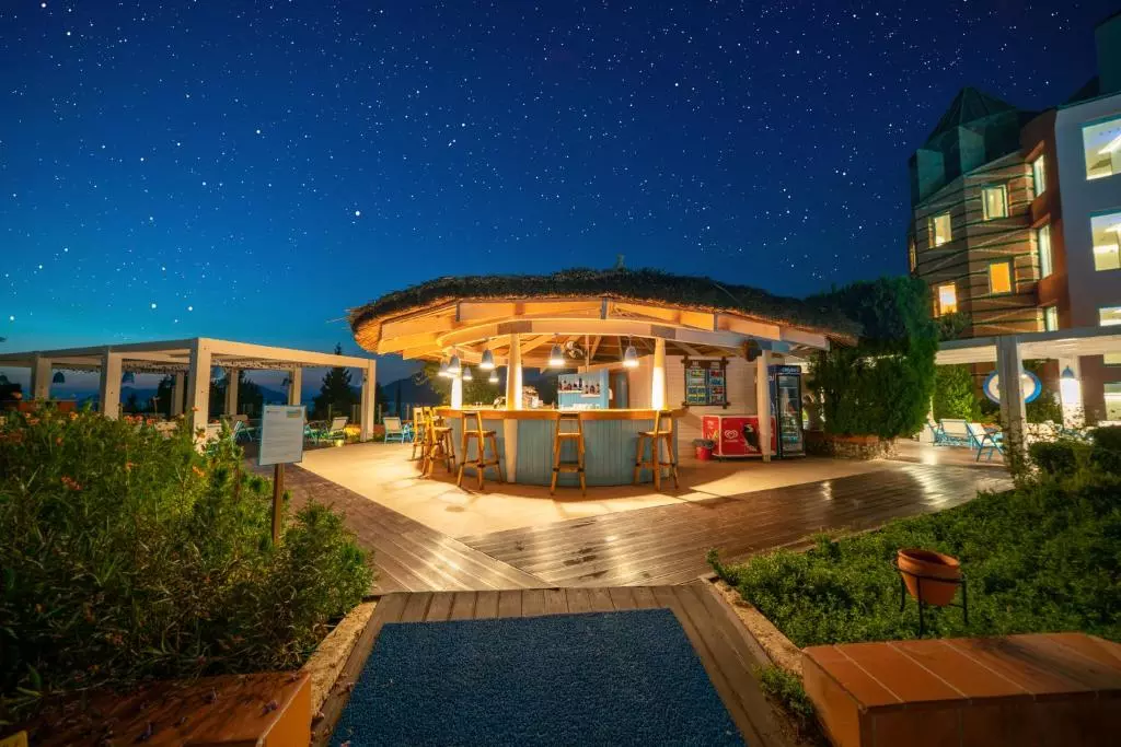 کافه هتل لیبرتی لیکیا ادالتس اونلی